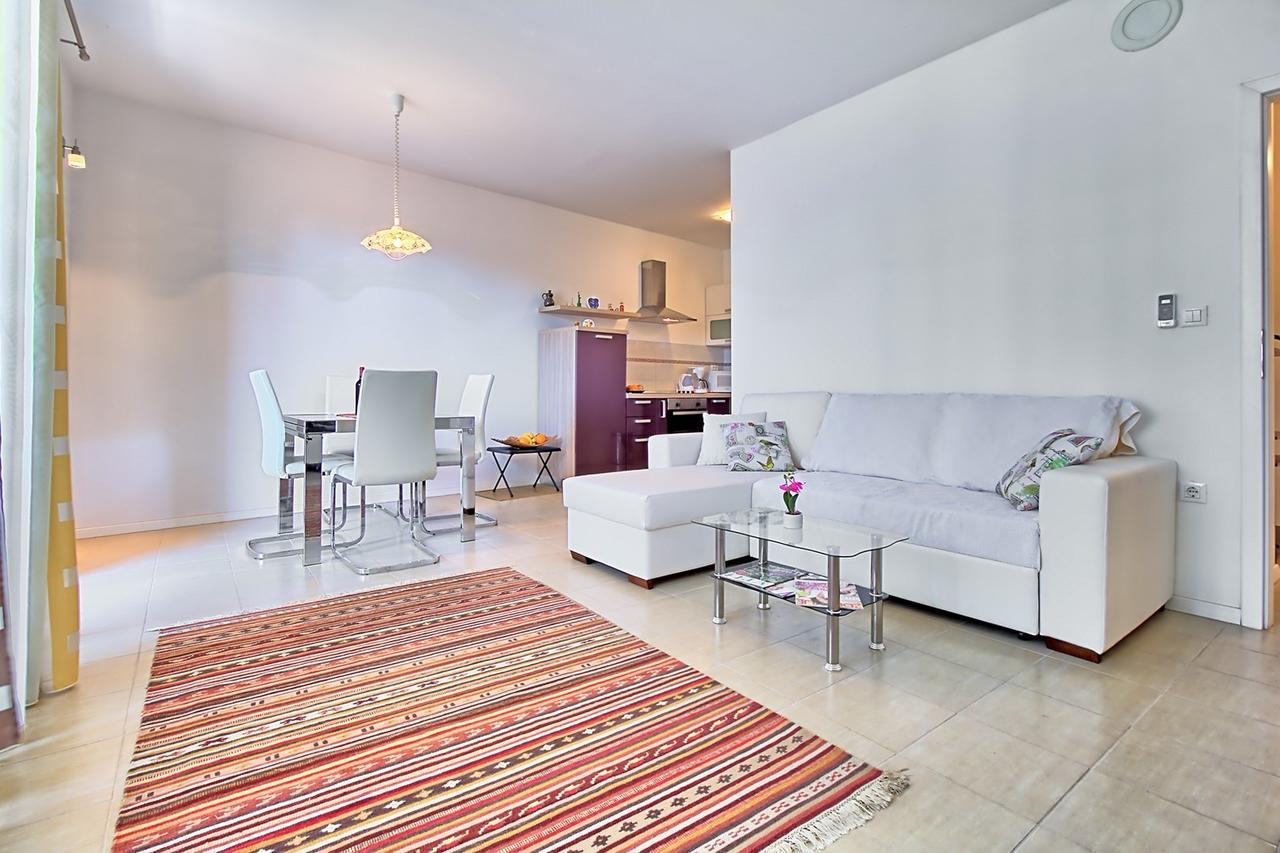 Summertime House With Apartment Умаг Экстерьер фото